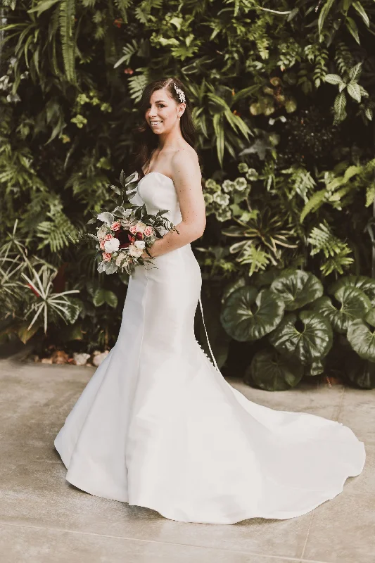 Overstock Allure Bridals 3000