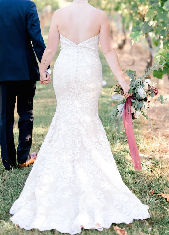 Limited Availability Allure Bridals 2903