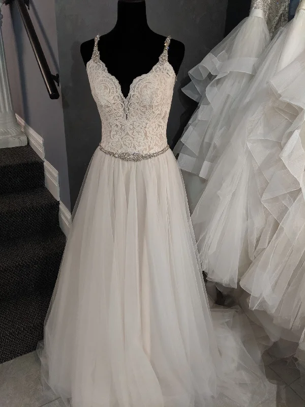 Quick Sale Allure Bridals 3004