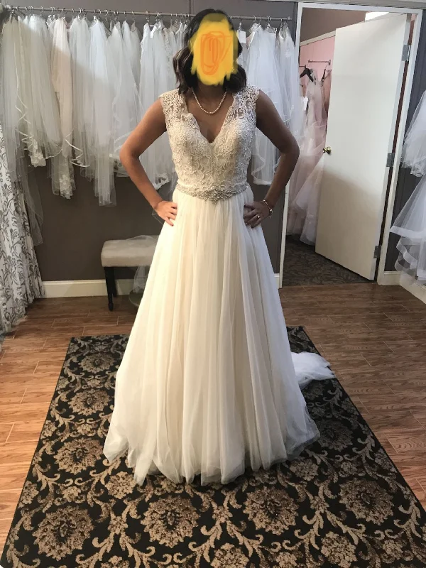 Limited Quantity Allure Bridals 2912