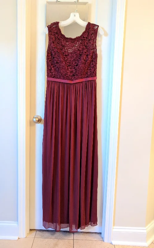 Don't Miss David's Bridal 31019010 Long dress with Lace Mesh bodice
