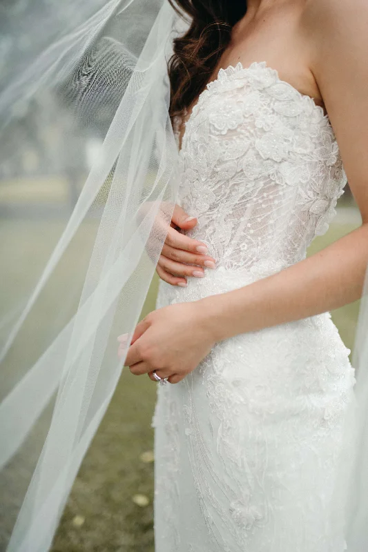 Year-End Sale Pronovias Aethra