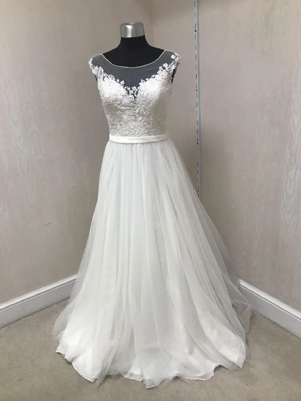 Limited Availability Allure Bridals 2900