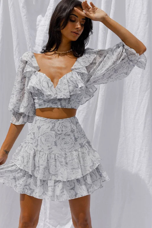 Deal Mania Kiss And Tell Ruffle Trim Balloon Sleeve Crop Top Rose Print Ink