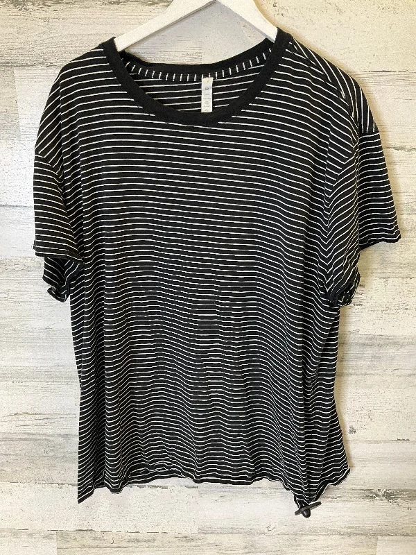 Hurry In Black & White Athletic Top Short Sleeve Lululemon, Size 18